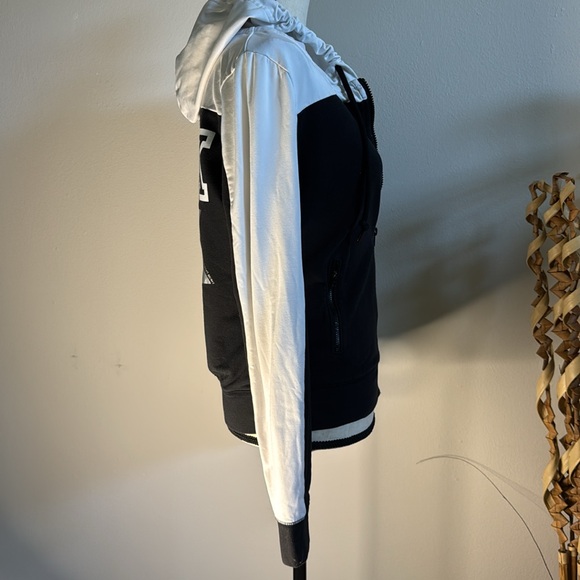 Victoria's Secret Pink Zip-Up Hoodie
Sweatshirt Size S - Picture 5 of 5